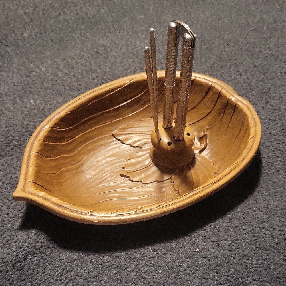 Leaf-Shaped Nut Bowl